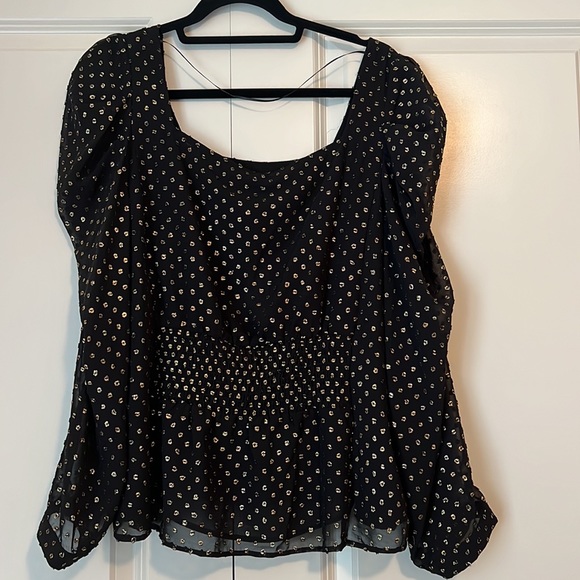 Square neckline fitted blouse with elasticized back. - Picture 3 of 4